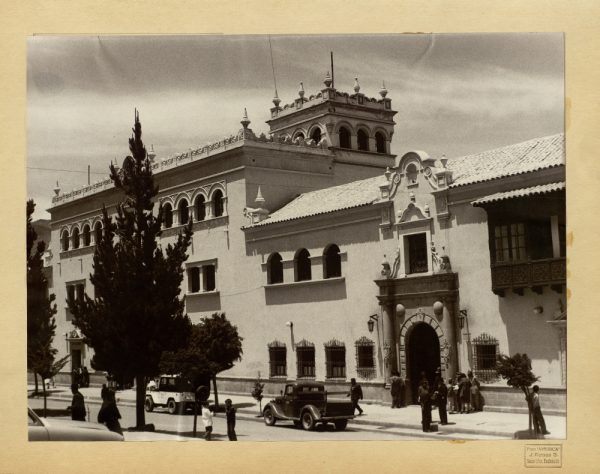 32 - Fachada de la Gobernación. Casa de Transacciones