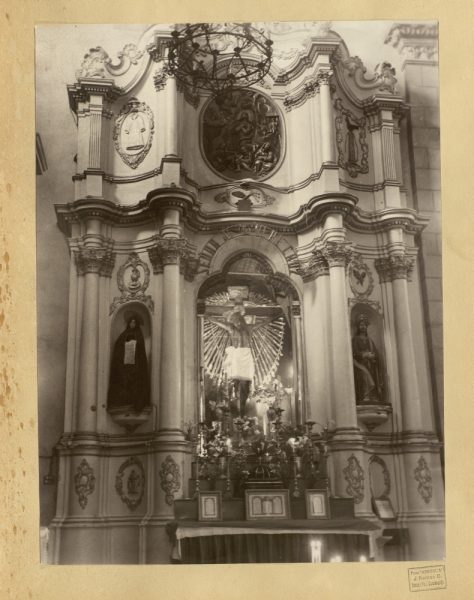 48 - Altar del Cristo de la Vera Cruz en la iglesia de San Francisco