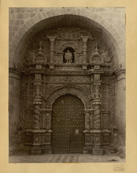 53 - Puerta de la iglesia de San Lorenzo