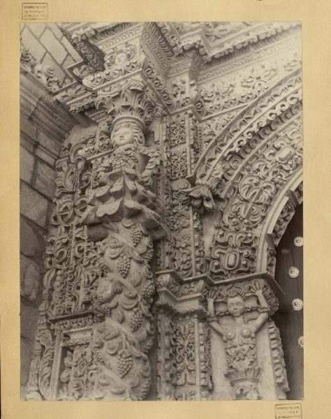 54 - Detalle de la puerta de la iglesia de San Lorenzo