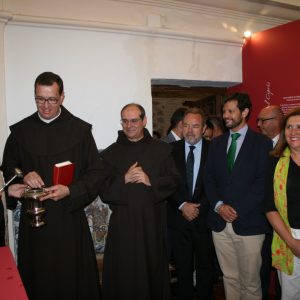 l Ayuntamiento, en la inauguración de la exposición de Santa Teresa de los Padres Carmelitas con motivo del 30 Aniversario