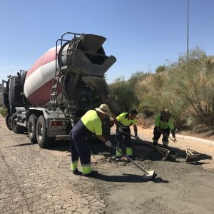 l Ayuntamiento interviene y subsana el bache del camino del arroyo Salchicha en Valparaíso