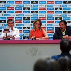 a alcaldesa presenta con Celades el partido amistoso sub-21 que enfrentará el día 1 a España e Italia en el Salto del Caballo