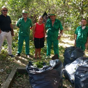l Ayuntamiento desarrolla tareas de desbroce, limpieza y adecentamiento en Azucaica para la mejora del medio ambiente