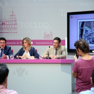 a alcaldesa presenta un importante proyecto urbanizador en Santa Bárbara con viviendas, viales, zonas verdes y aparcamientos