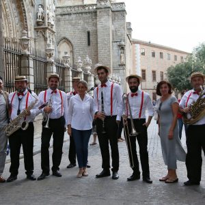 omienza el programa musical del Festival de Jazz con el pasacalles de Johnny Brown & Dixie Messenger