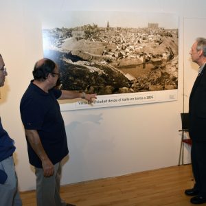l Ayuntamiento rinde homenaje al fotógrafo toledano Casiano Alguacil con motivo del 30 Aniversario de Ciudad Patrimonio