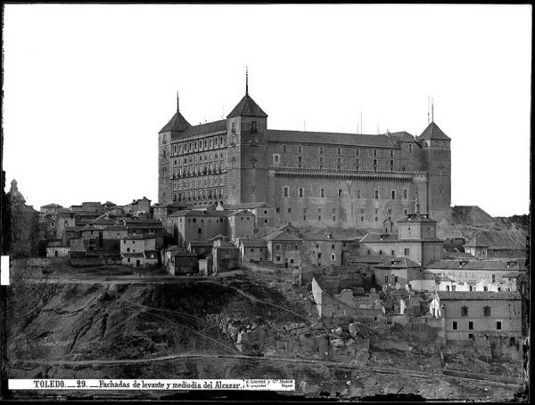 0029 - Fachadas del norte y mediodía del Alcázar