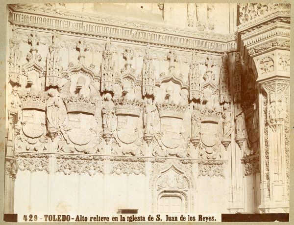 00429 - Alto relieve en la iglesia de San Juan de los Reyes