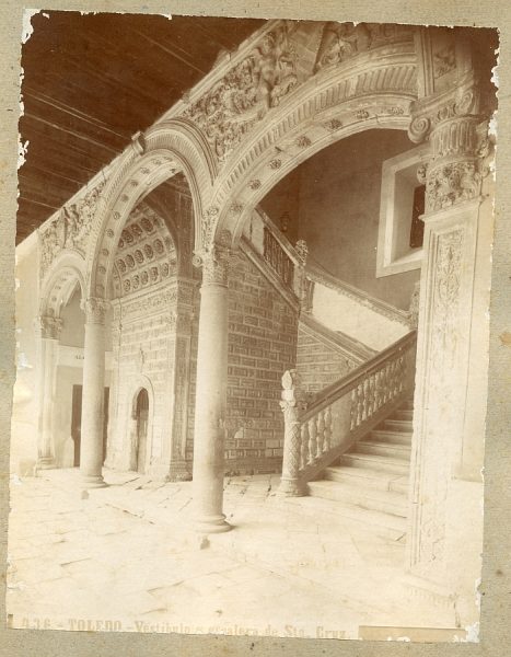 00436 - Vestíbulo y escalera de Santa Cruz