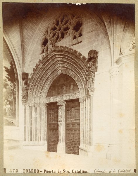 00475 - Puerta de Santa Catalina en el claustro de la Catedral