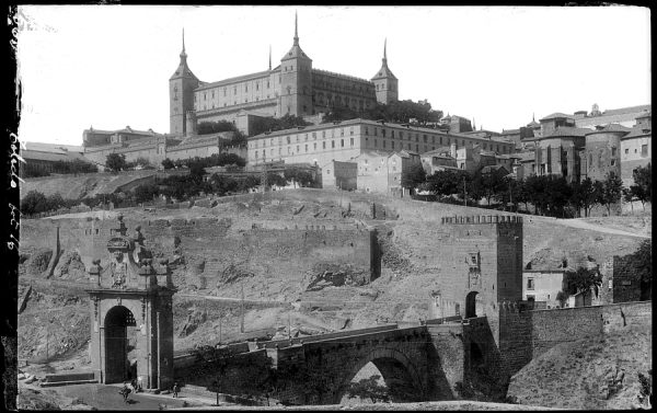 00565 - Puente de Alcántara y el Alcázar