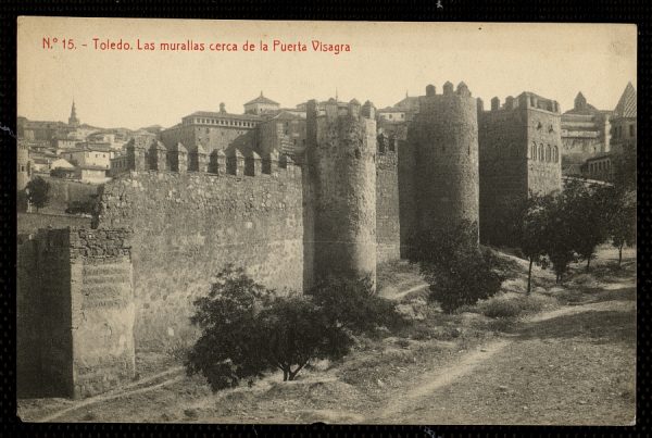 00576 - Las murallas cerca de la Puerta de Bisagra