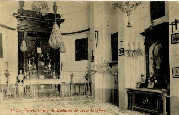 00586 - Interior del Santuario del Cristo de la Vega