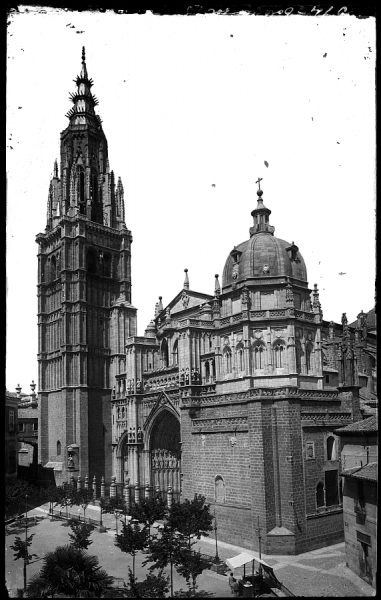 00594 - Catedral. Fachada principal