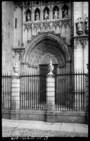 00610 - Catedral. Puerta del Infierno