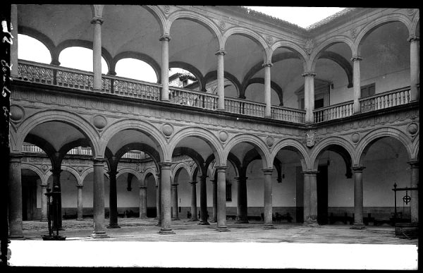 00612 - Hospital de San Juan. El Patio