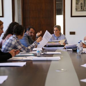 djudicado, por 2,3 millones de euros, el mantenimiento del alumbrado público y la compra de dos vehículos para Policía Local