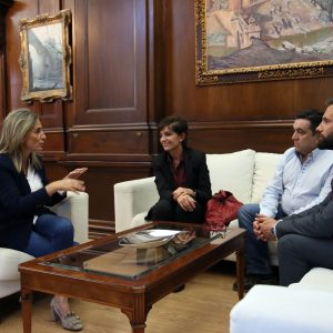 ilagros Tolón recibe a los nuevos responsables de la Junta Directiva del Colegio de Médicos de Toledo