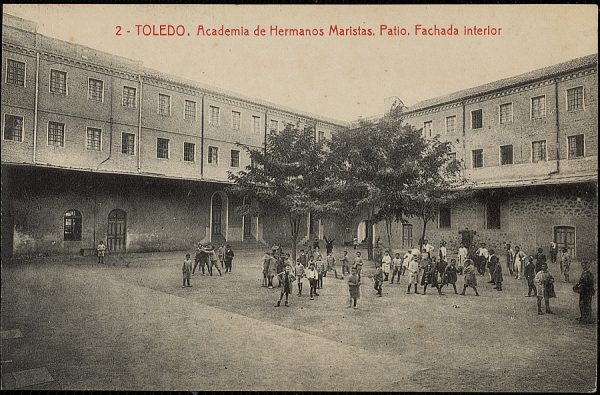 09735 - Academia de Hermanos Maristas. Patio. Fachada interior