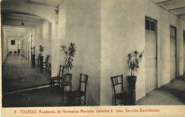 09736 - Academia de Hermanos Maristas. Galería segundo piso. Sección Bachillerato