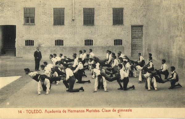 09747 - Academia de Hermanos Maristas. Clase de gimnasia