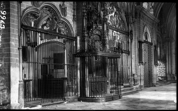 09963 - Catedral. Rejas de las capillas de Nuestra Señora de la Antigua y Teresa de Haro