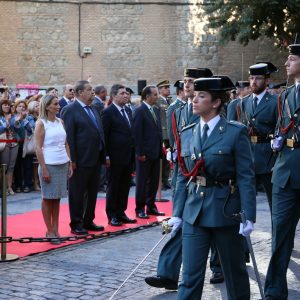l homenaje a la bandera en la plaza del Ayuntamiento inicia las actividades de la Guardia Civil para festejar a su patrona