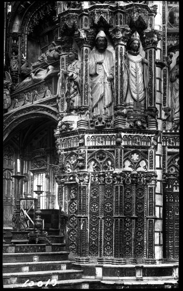 10013 - Catedral. Pilar del alfaquí en la Capilla Mayor