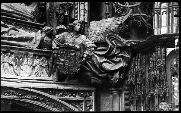 10023 - Catedral. Detalle del sepulcro de Alfonso VII en la Capilla Mayor
