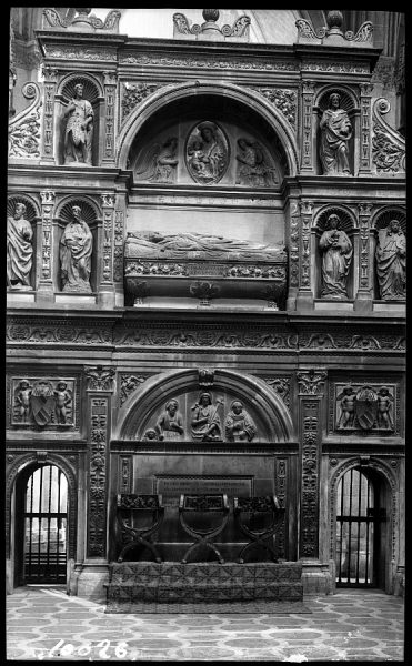 10026 - Catedral. Sepulcro del Cardenal Mendoza en la Capilla Mayor