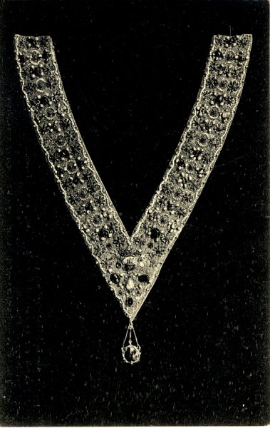 10540 - Catedral. Tesoro Mayor. Superhumeral de perlas de Nuestra Señora del Sagrario. Siglo XVII