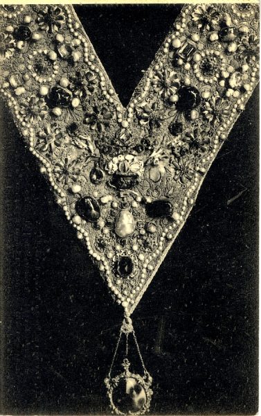 10541 - Catedral. Tesoro Mayor. Superhumeral de perlas de Nuestra Señora del Sagrario. Detalle. Siglo XVII