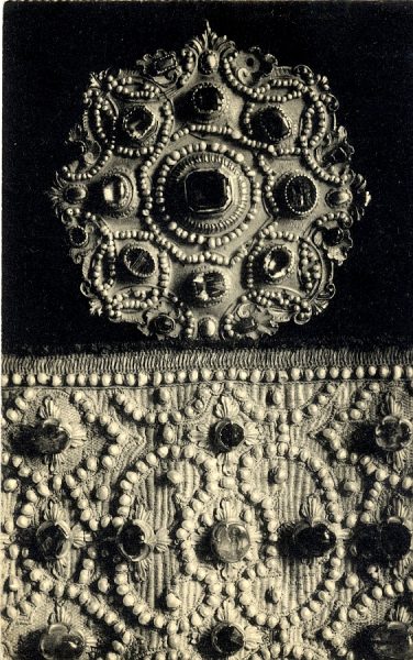 10568 - Catedral. Tesoro Mayor. Superhumeral ordinario de perlas. Detalle. Siglo XVII