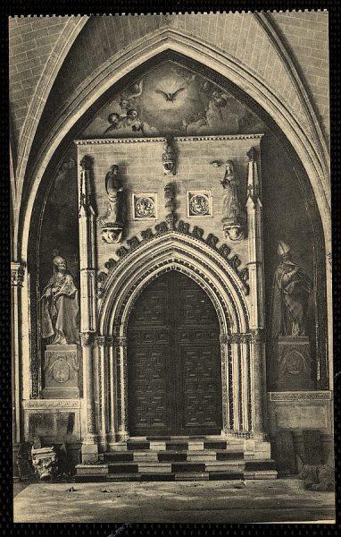 10774 - Catedral. Claustro. Portada de la Capilla de San Blas con frescos de Bayeu. Siglo XIV - XVIII