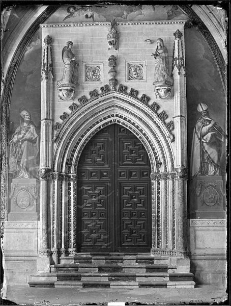 2247 - Catedral de Toledo_Puerta de San Blas, en el claustro_2