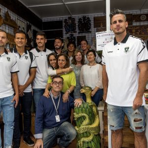 poyo del equipo de Gobierno a la labor de Apace, Apanas y Plena Inclusión que se muestra en la Feria Regional de Artesanía