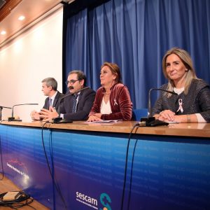 a alcaldesa reconoce el trabajo «esencial» de las asociaciones como Apacama para la prevención y atención del cáncer de mama