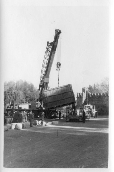 05_La escultura Lugar de encuentros de Chillida llega a Toledo el 4 de diciembre de 1981