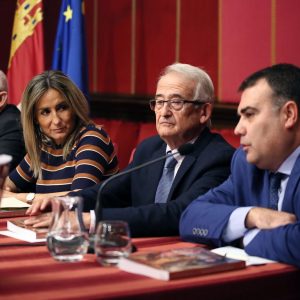 ilagros Tolón se muestra orgullosa de la historia «inabarcable» de Toledo en la presentación de la nueva obra de Hilario Rodríguez