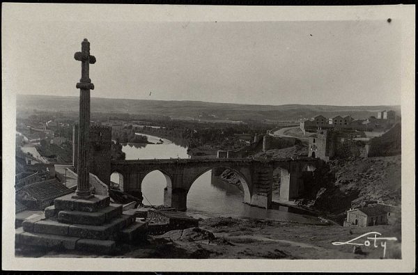 01 - Puente de San Martín y Cruz de piedra