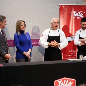 os Menús Solidarios de Tello, que ha presentado la alcaldesa, regresan esta Navidad a los comedores sociales de la región