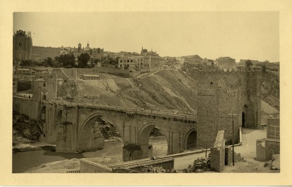 02 - Puente de San Martín e iglesia de San Juan de los Reyes