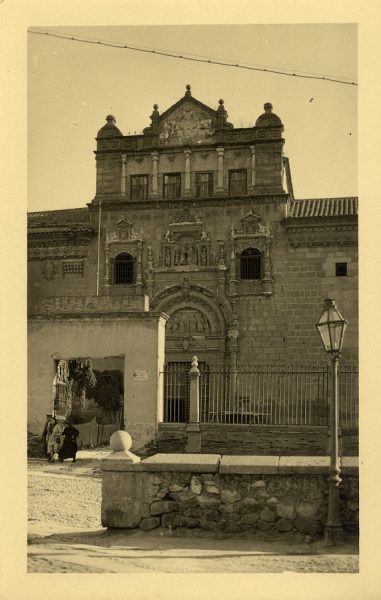 1 - Fachada del Hospital de Santa Cruz