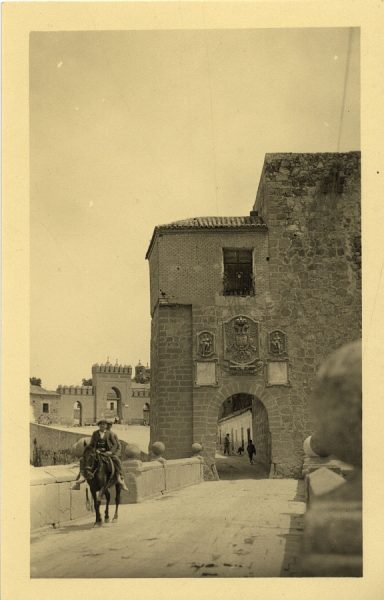 10 - Puente de San Martín y puerta de Arbitrios