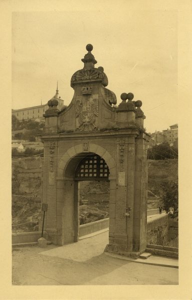 10 - Puerta del puente de Alcántara