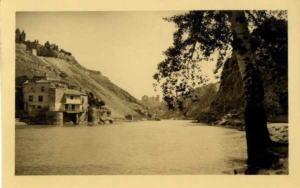 18 - Vista del río Tajo y la Casa del Diamantista