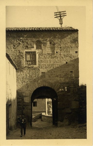 2 - Puerta de Valmardón