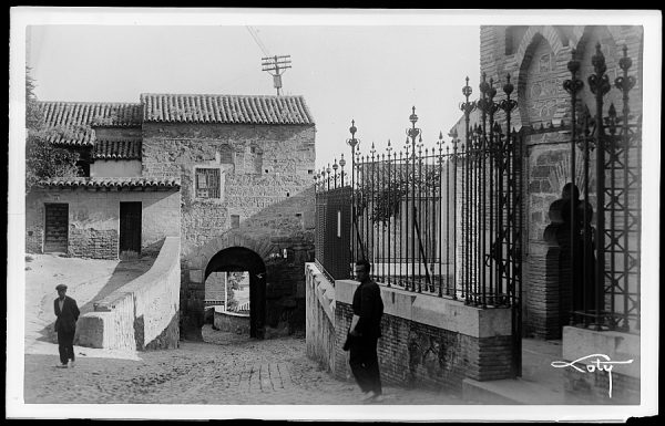 43041_AMT - Puerta de Valmardón desde la mezquita del Cristo de la Luz