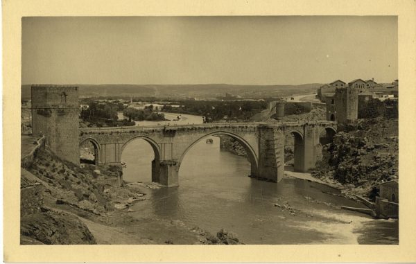 43094_AMT - Vista del puente de San Martín y la Fábrica de Armas